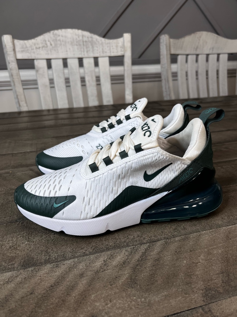 Nike Women's Air Max 270
Bicoastal Green White
Running Shoes NEW Sz 7.5